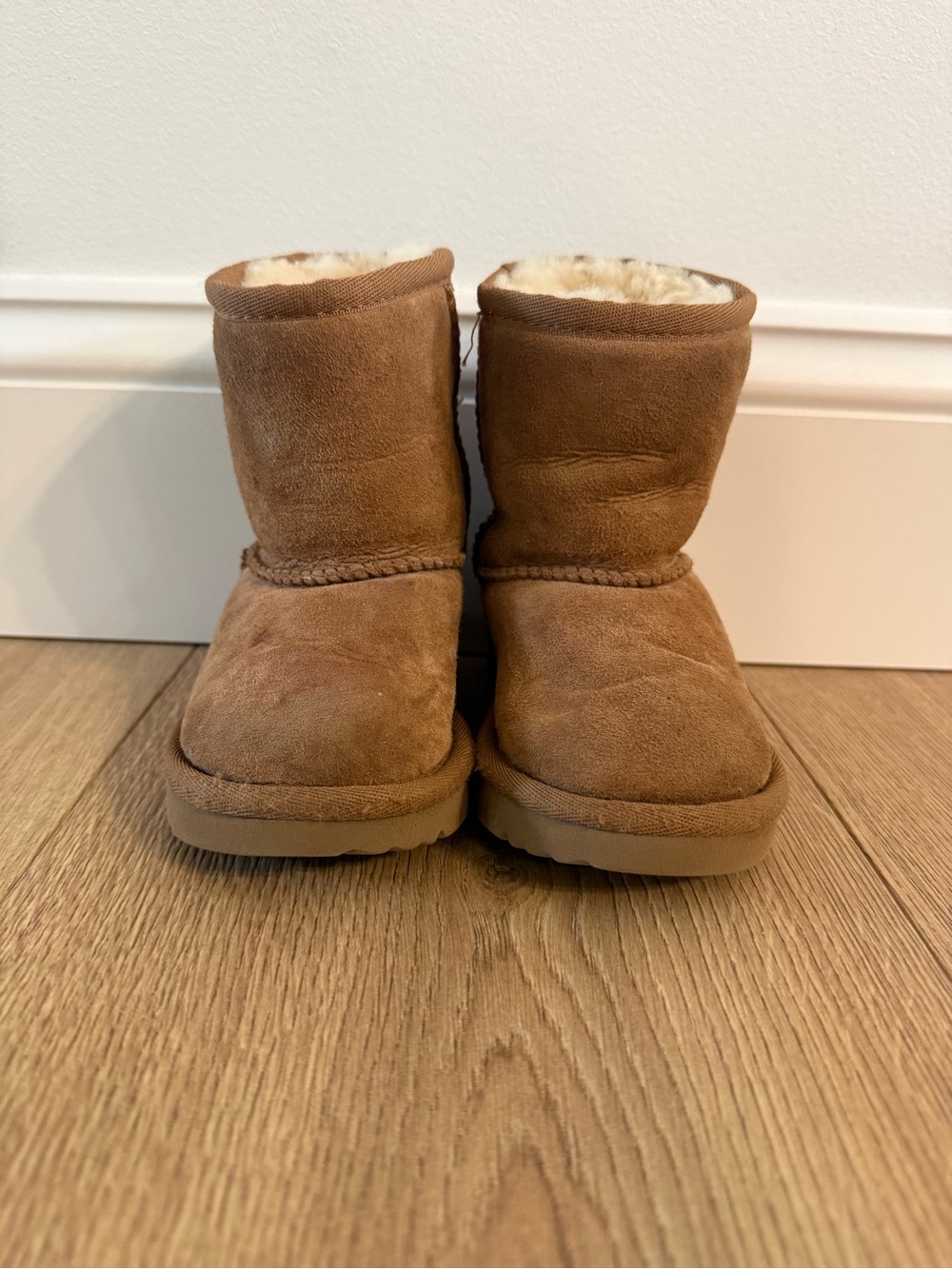 UGG Classic Short Chestnut Brown Boots - 6c